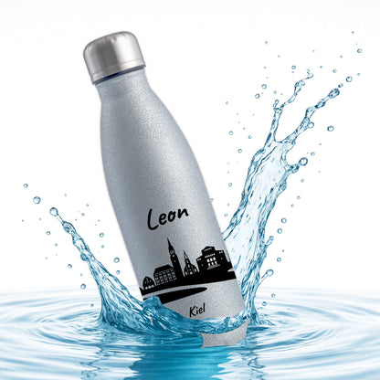 Glitzer Trinkflasche in Silber 500ml aus Edelstahl bedruckt mit der Skyline von Kiel personalisierbar mit Wunschname