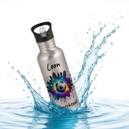 Trinkflasche mit Strohhalm in Silber 600ml bedruckt mit Fußball Motiven"Motiv7" personalisierbar für Kinder mit Wunschname aus Edelstahl
