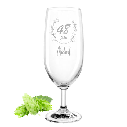 Bierglas mit Gravur Leonardo Daily Pilsglas "Geburtstag mit Blumenkranz" mit Wunschname