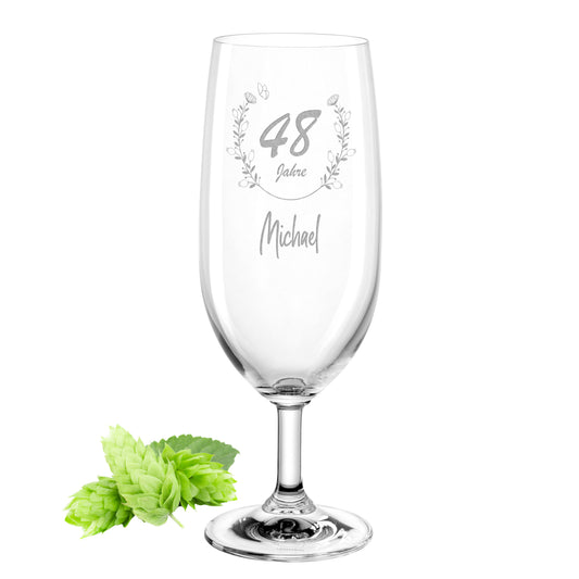 Bierglas mit Gravur Leonardo Daily Pilsglas "Geburtstag mit Blumenkranz" mit Wunschname