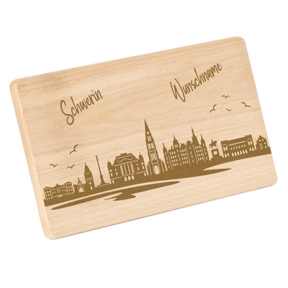Frühstücksbrettchen 220x120mm mit Gravur mit der Skyline von Schwerin personalisierbar mit Wunschname