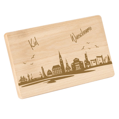 Frühstücksbrettchen 220x120mm mit Gravur mit der Skyline von Kiel personalisierbar mit Wunschname