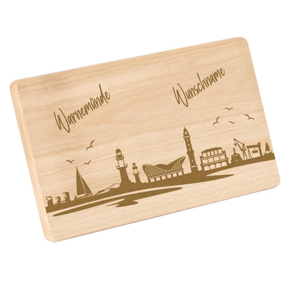 Frühstücksbrettchen 220x120mm mit Gravur mit der Skyline von Warnemünde personalisierbar mit Wunschname