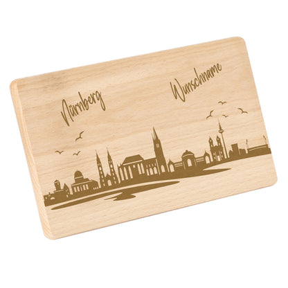 Frühstücksbrettchen 220x120mm mit Gravur mit der Skyline von Nürnberg personalisierbar mit Wunschname