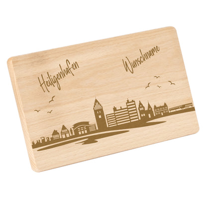 Frühstücksbrettchen 220x120mm mit Gravur mit der Skyline von Heiligenhafen personalisierbar mit Wunschname