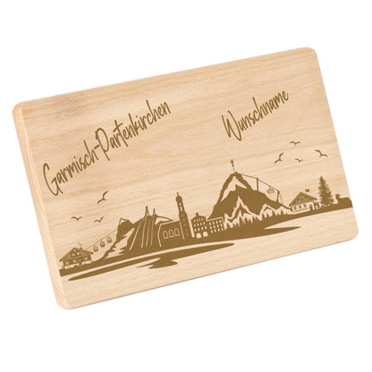 Frühstücksbrettchen 220x120mm mit Gravur mit der Skyline von Garmisch-Partenkirchen personalisierbar mit Wunschname