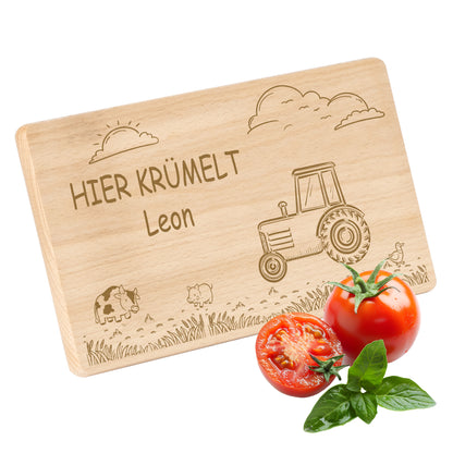 Frühstücksbrettchen mit Gravur Traktor "HIER KRÜMELT" mit Wunschname