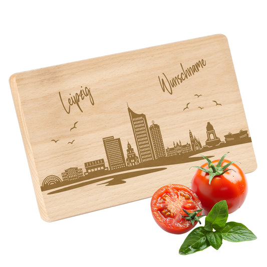 Frühstücksbrettchen 220x120mm mit Gravur mit der Skyline von Leipzig personalisierbar mit Wunschname