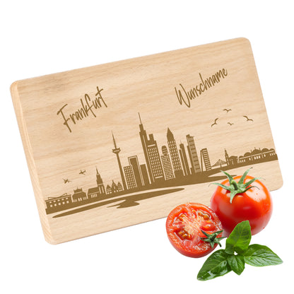 Frühstücksbrettchen 220x120mm mit Gravur mit der Skyline von Frankfurt personalisierbar mit Wunschname