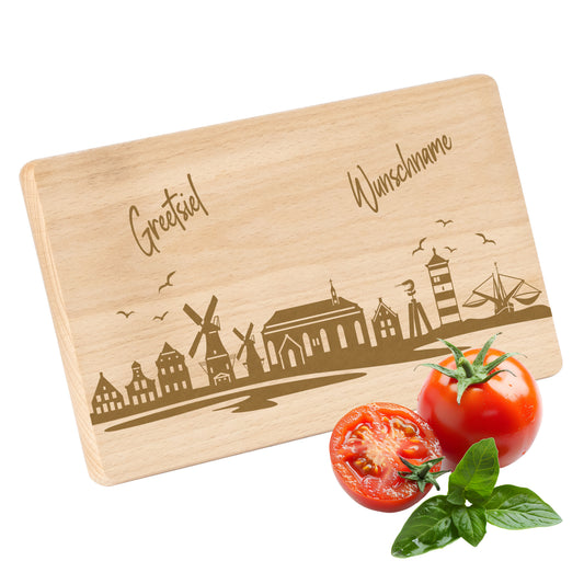 Frühstücksbrettchen 220x120mm mit Gravur mit der Skyline von Greetsiel personalisierbar mit Wunschname