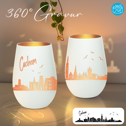 Hochwertiges Glas Windlicht mit Gravur "SKYLINE COCHEM" in der Farbe Weiß/Bronze
