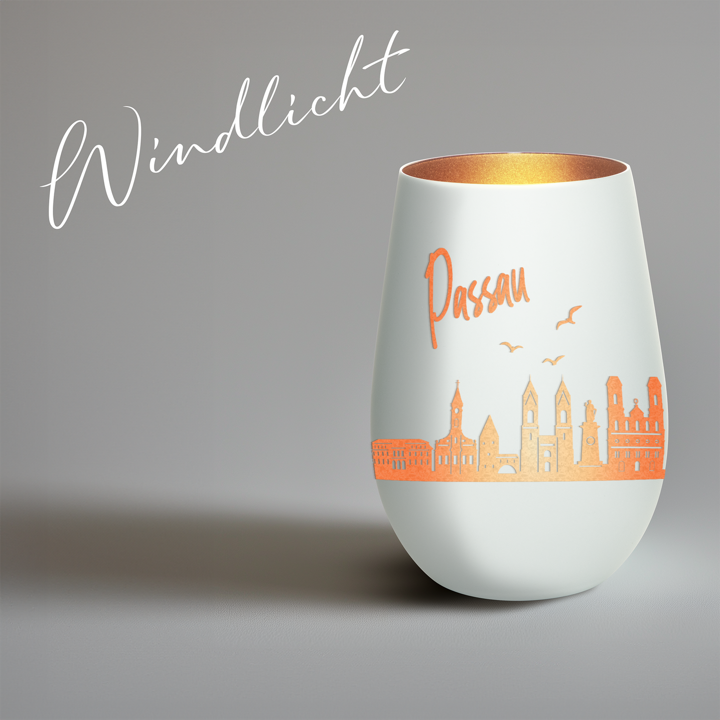 Hochwertiges Glas Windlicht mit Gravur "SKYLINE PASSAU" in der Farbe Weiß/Bronze
