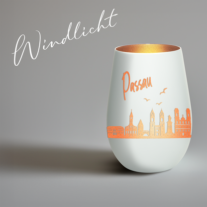 Hochwertiges Glas Windlicht mit Gravur "SKYLINE PASSAU" in der Farbe Weiß/Bronze