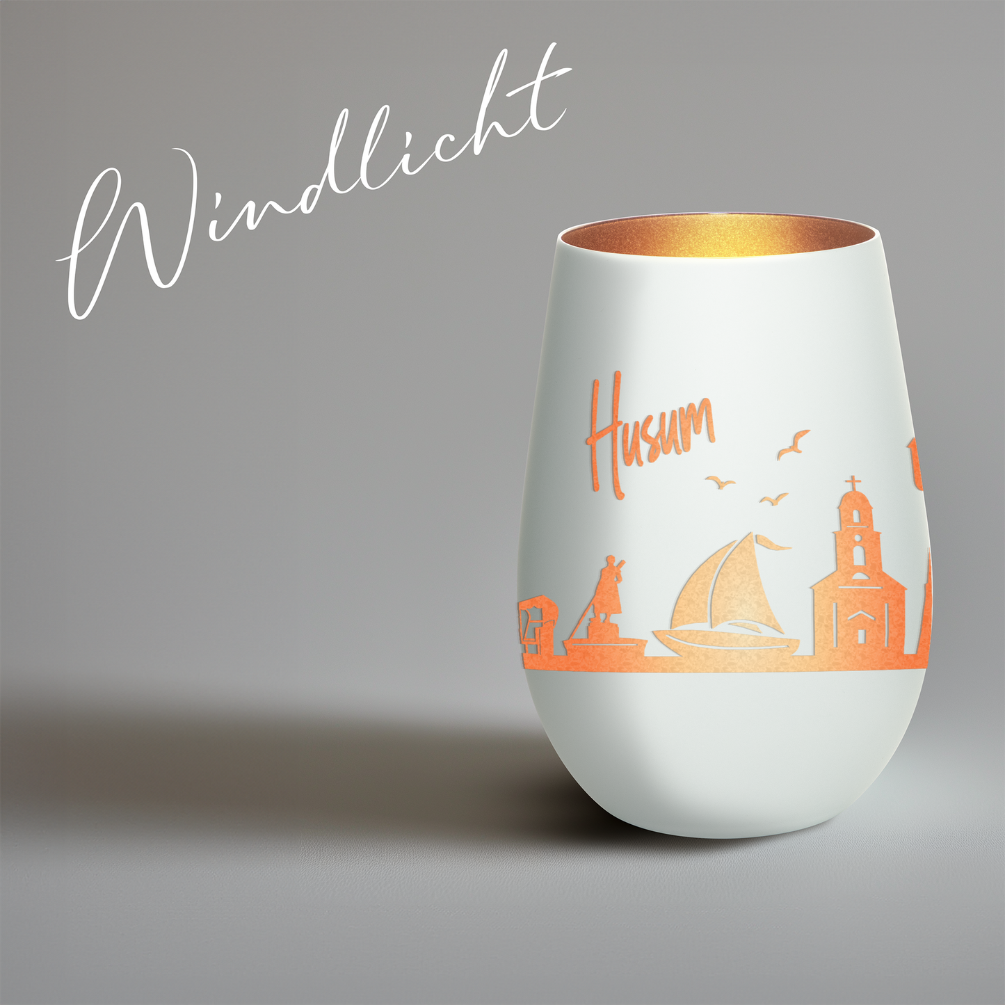 Hochwertiges Glas Windlicht mit Gravur "SKYLINE HUSUM" in der Farbe Weiß/Bronze