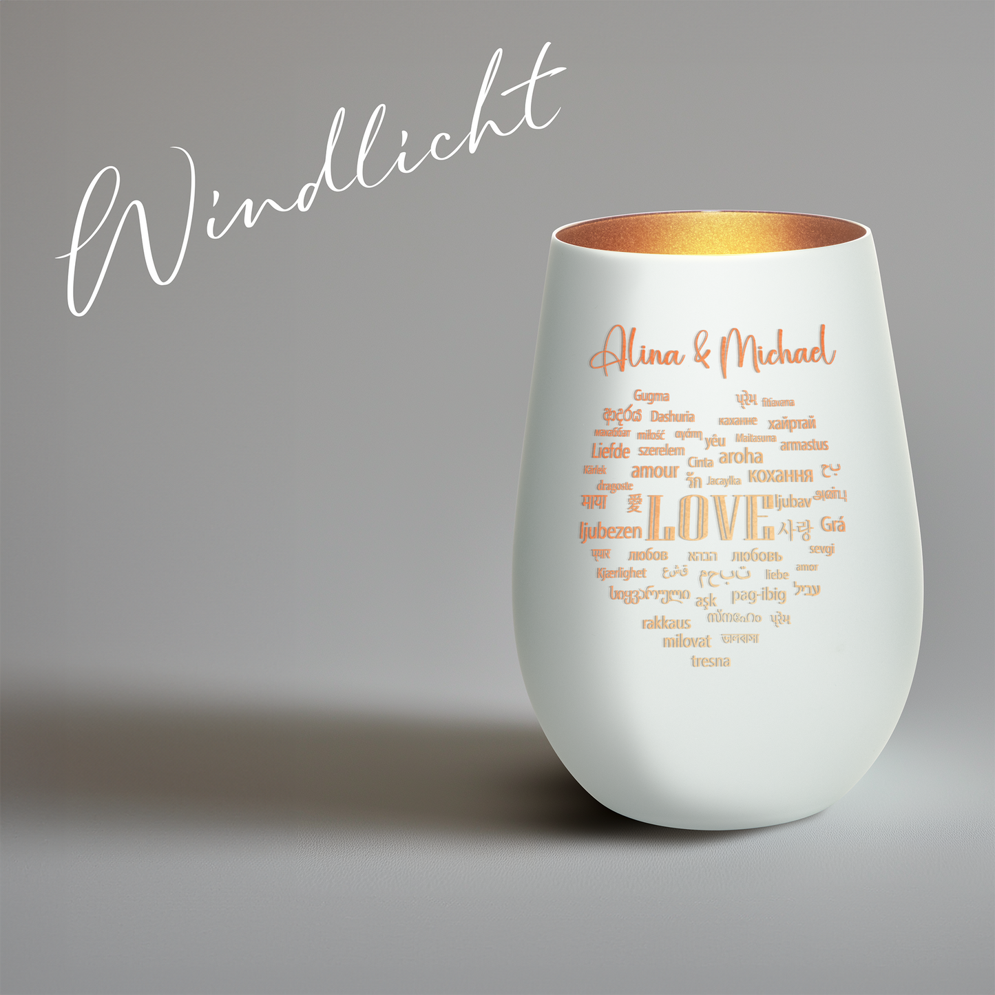 Hochwertiges Glas Windlicht mit Gravur "LIEBE IN ALLEN SPRACHEN" mit Wunschnamen in der Farbe Weiß/Bronze