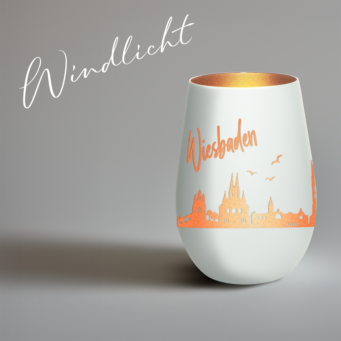 Hochwertiges Glas Windlicht mit Gravur "SKYLINE WIESBADEN" in der Farbe Weiß/Bronze