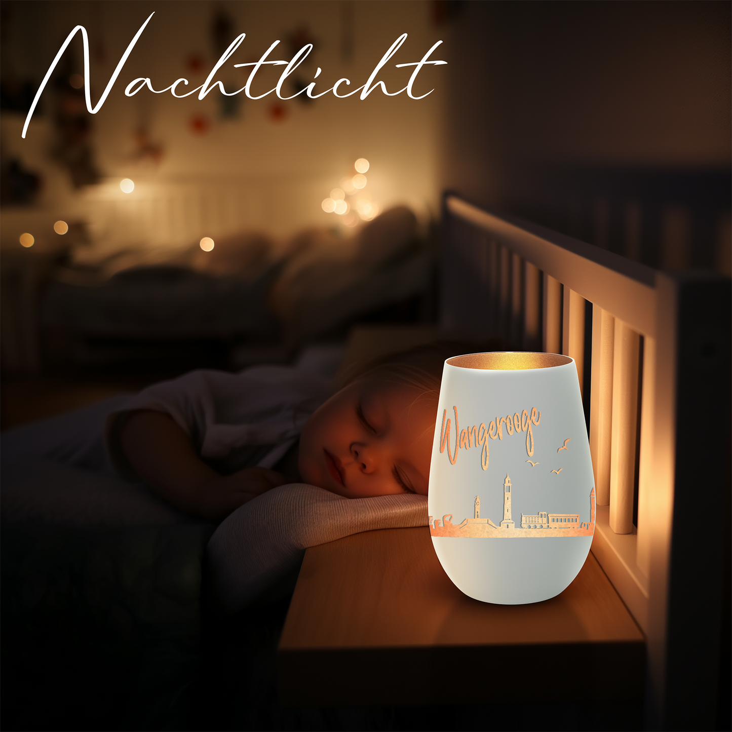 Hochwertiges Glas Windlicht mit Gravur "SKYLINE WANGEROOGE" in der Farbe Weiß/Bronze
