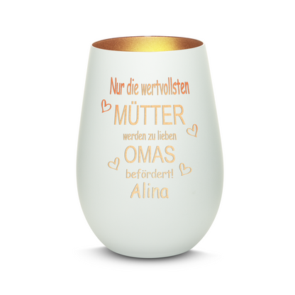 Hochwertiges Glas Windlicht mit Gravur "NUR DIE WERTVOLLSTEN MÜTTER WERDEN ZU LIEBEN OMAS" mit Wunschname in der Farbe Weiß/Bronze
