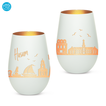 Hochwertiges Glas Windlicht mit Gravur "SKYLINE HUSUM" in der Farbe Weiß/Bronze