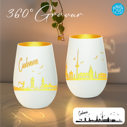 Hochwertiges Glas Windlicht mit Gravur "SKYLINE CUXHAVEN" in der Farbe Weiß/Gold