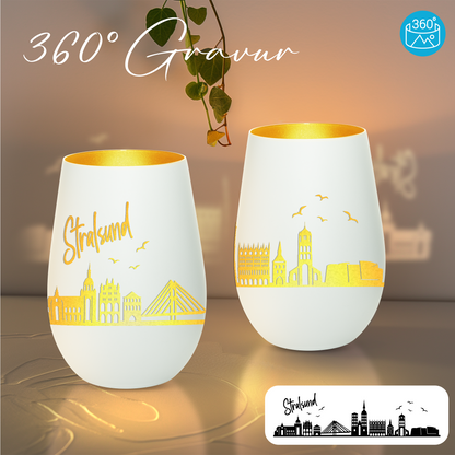 Hochwertiges Glas Windlicht mit Gravur "SKYLINE STRALSUND" in der Farbe Weiß/Gold
