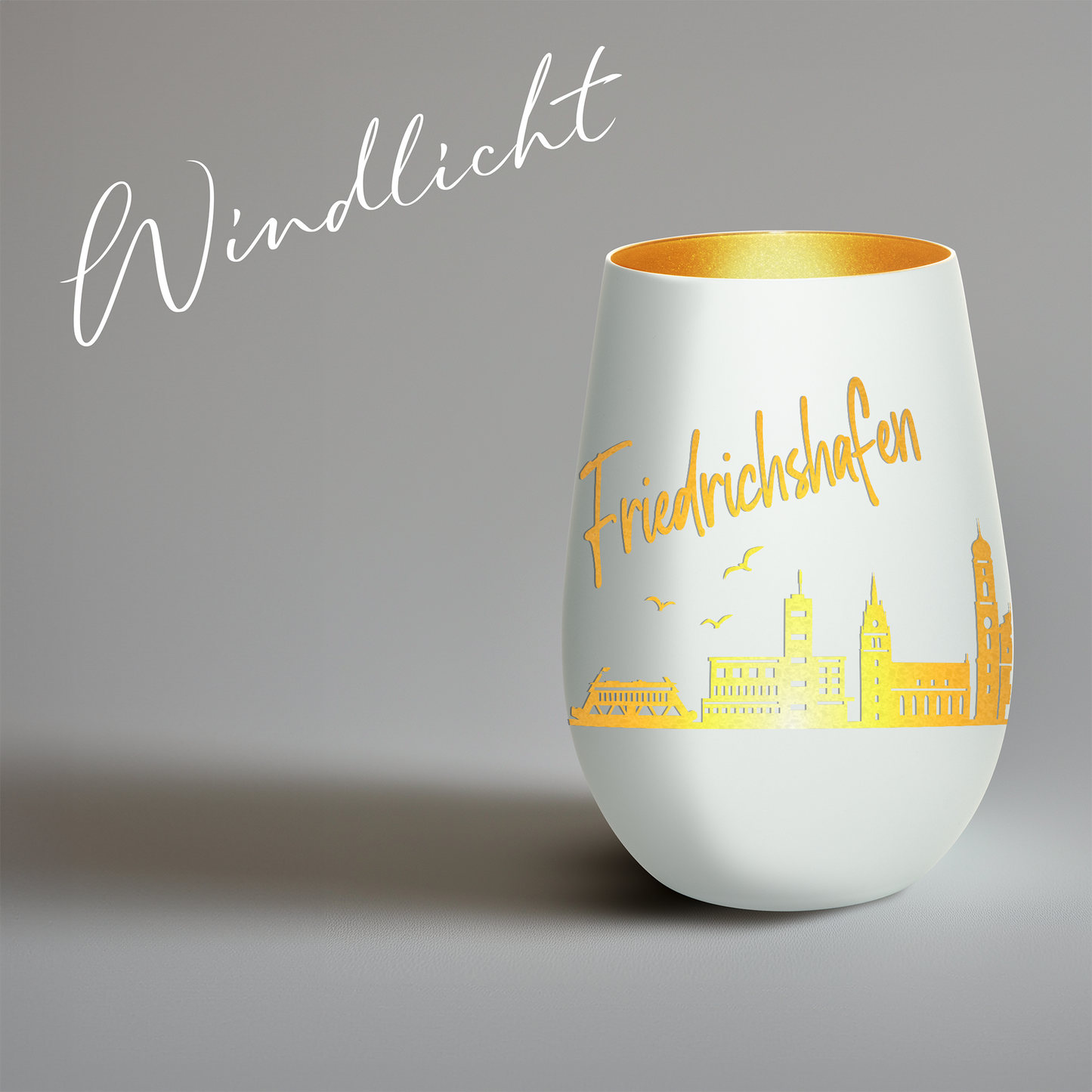 Hochwertiges Glas Windlicht mit Gravur "SKYLINE FRIEDRICHSHAFEN" in der Farbe Weiß/Gold