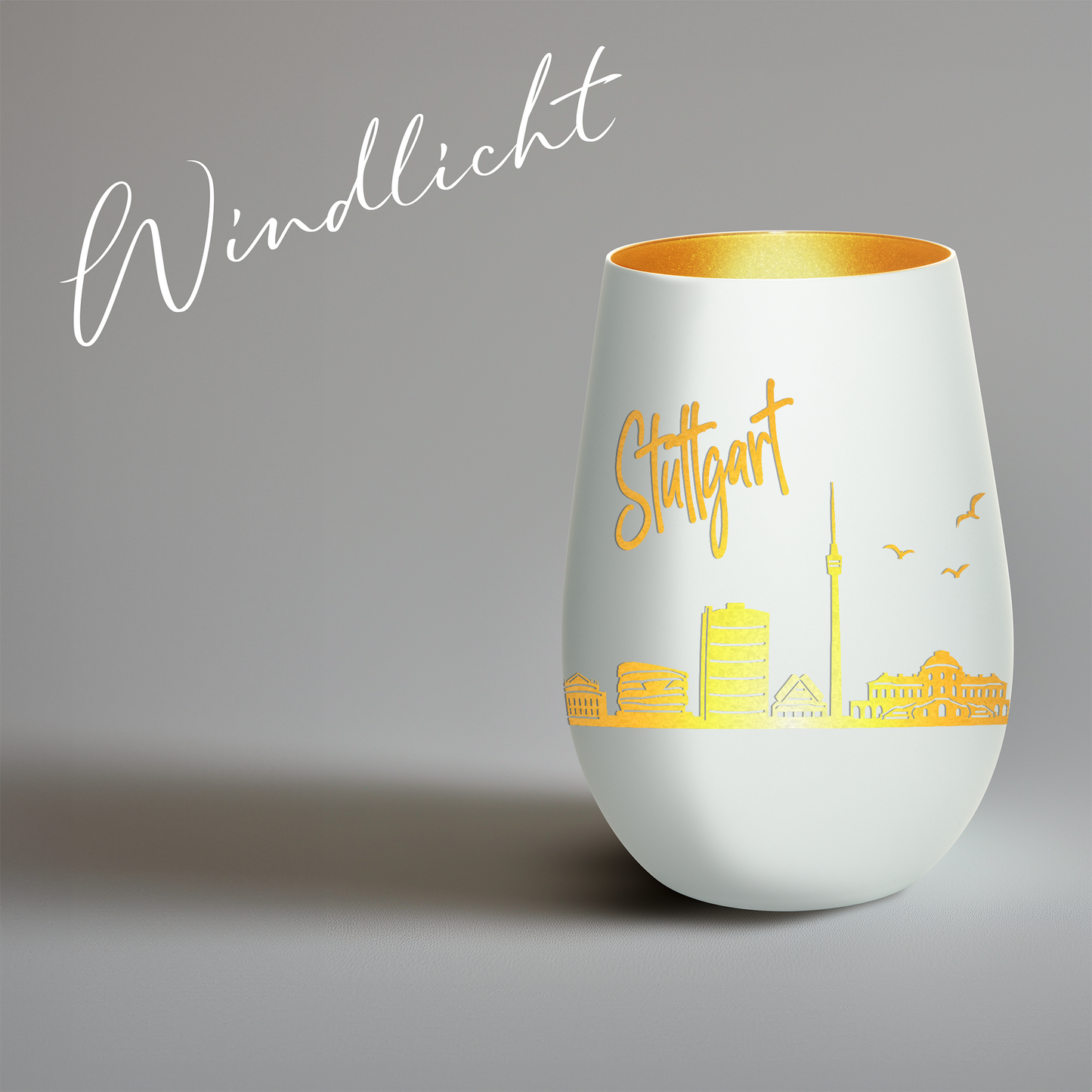 Hochwertiges Glas Windlicht mit Gravur "SKYLINE STUTTGART" in der Farbe Weiß/Gold