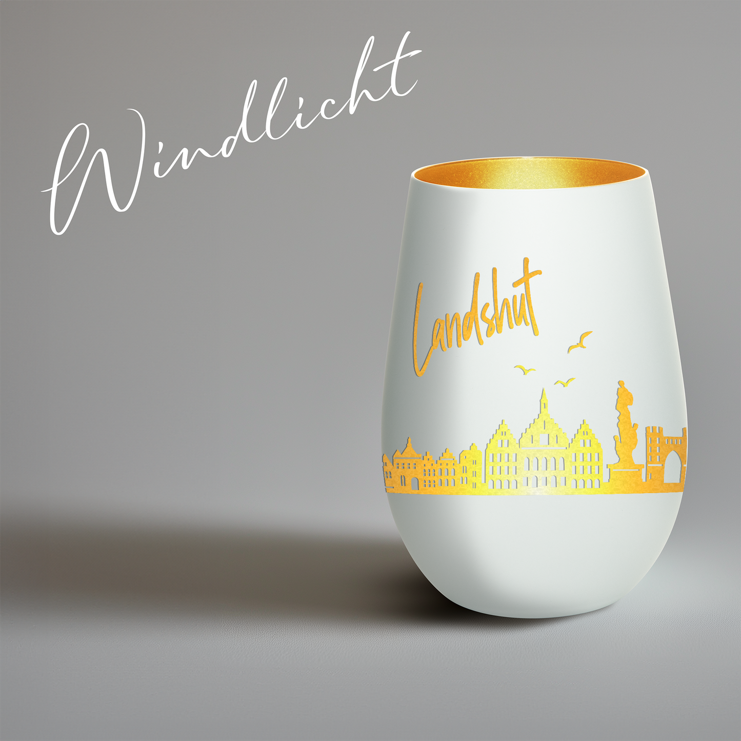Hochwertiges Glas Windlicht mit Gravur "SKYLINE LANDSHUT" in der Farbe Weiß/Gold