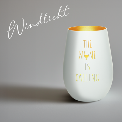 Hochwertiges Glas Windlicht mit Gravur "THE WINE IS CALLING" in der Farbe Weiß/Gold