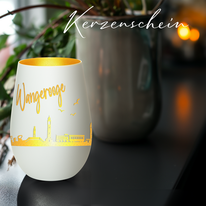 Hochwertiges Glas Windlicht mit Gravur "SKYLINE WANGEROOGE" in der Farbe Weiß/Gold