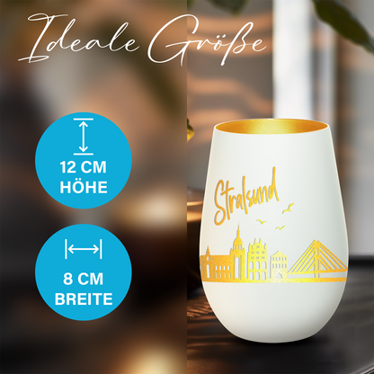 Hochwertiges Glas Windlicht mit Gravur "SKYLINE STRALSUND" in der Farbe Weiß/Gold