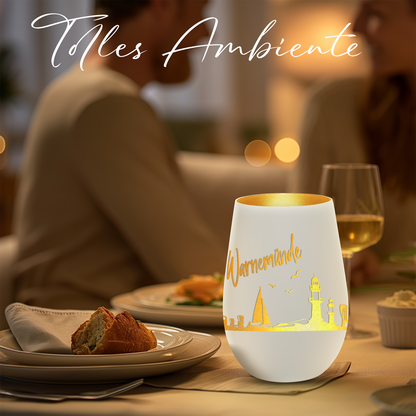 Hochwertiges Glas Windlicht mit Gravur "SKYLINE WARNEMÜNDE" in der Farbe Weiß/Gold