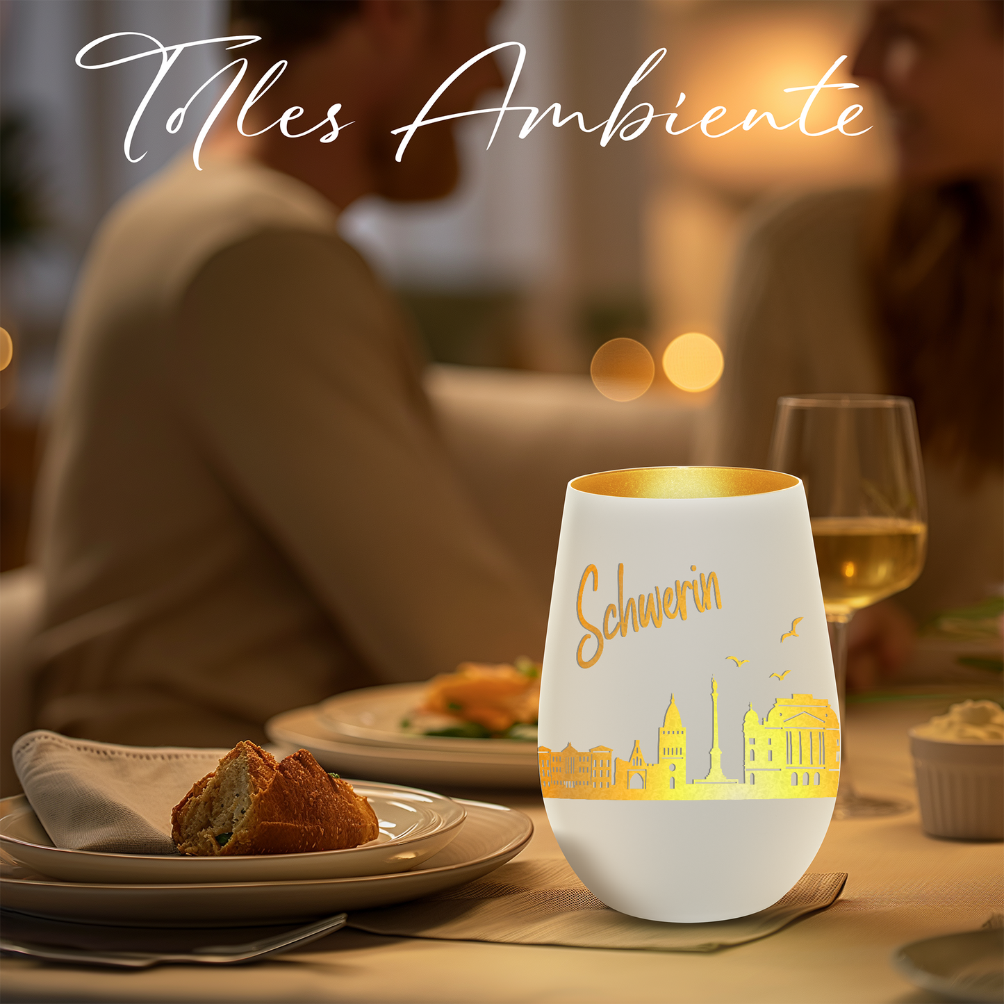 Hochwertiges Glas Windlicht mit Gravur "SKYLINE SCHWERIN" in der Farbe Weiß/Gold