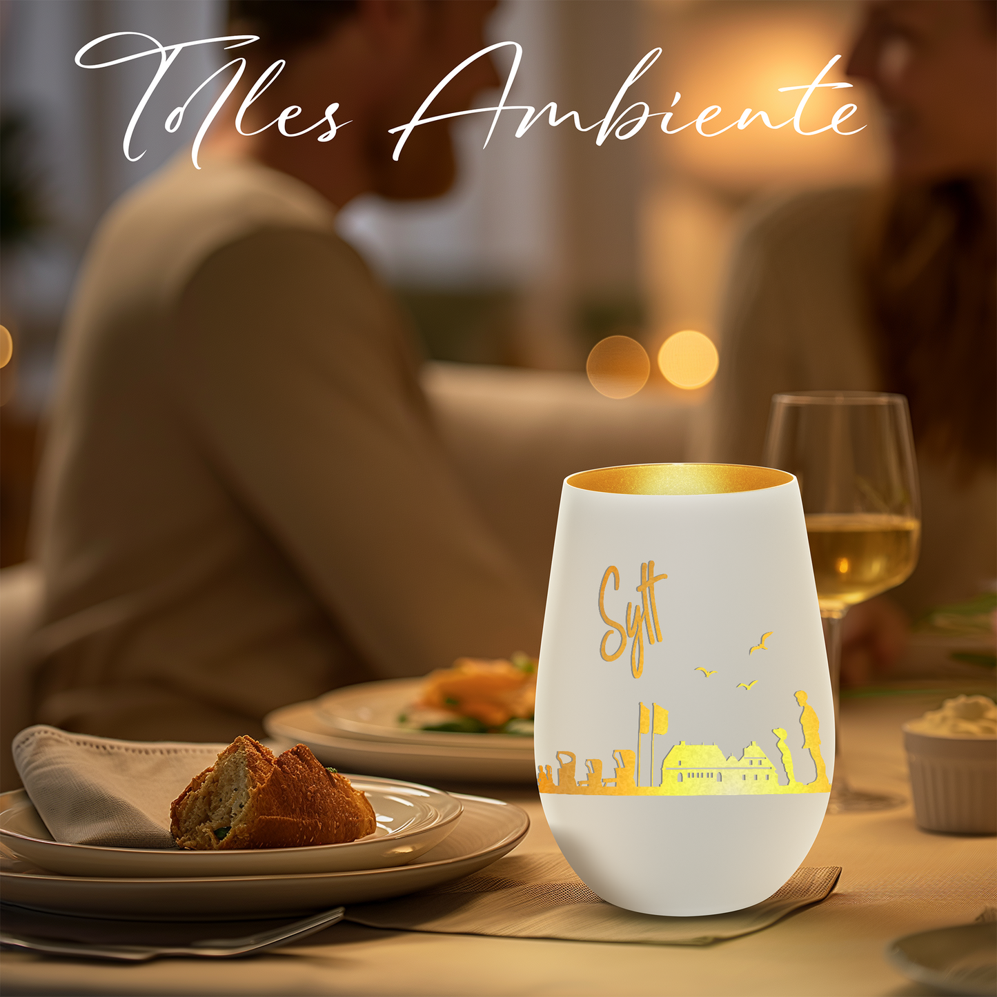 Hochwertiges Glas Windlicht mit Gravur "SKYLINE SYLT" in der Farbe Weiß/Gold