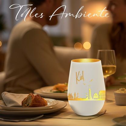 Hochwertiges Glas Windlicht mit Gravur "SKYLINE KIEL" in der Farbe Weiß/Gold