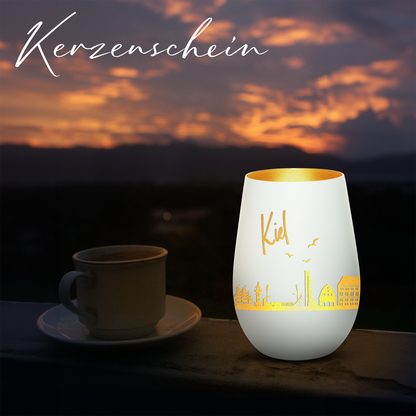 Hochwertiges Glas Windlicht mit Gravur "SKYLINE KIEL" in der Farbe Weiß/Gold