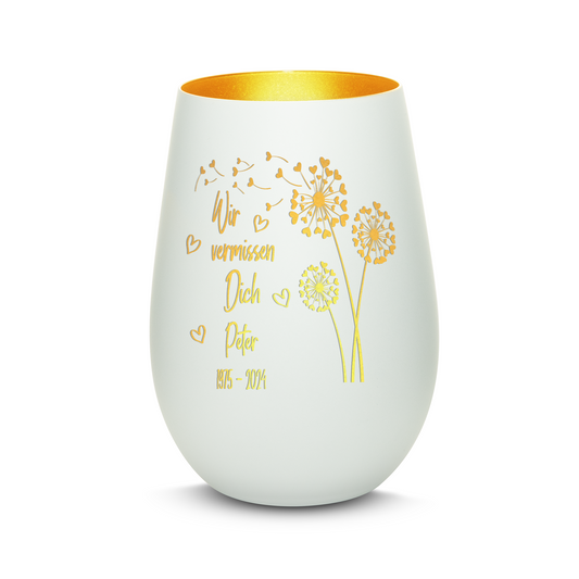 Hochwertiges Glas Windlicht mit Gravur als Trauerlicht "WIR VERMISSEN DICH" mit Wunschname in der Farbe Weiß/Gold