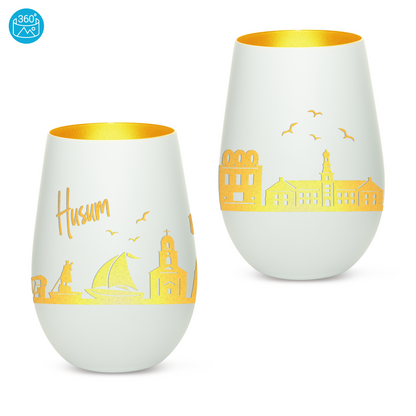 Hochwertiges Glas Windlicht mit Gravur "SKYLINE HUSUM" in der Farbe Weiß/Gold