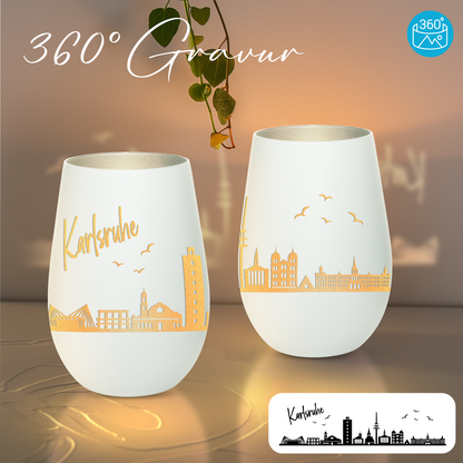 Hochwertiges Glas Windlicht mit Gravur "SKYLINE KARLSRUHE" in der Farbe Weiß/Silber