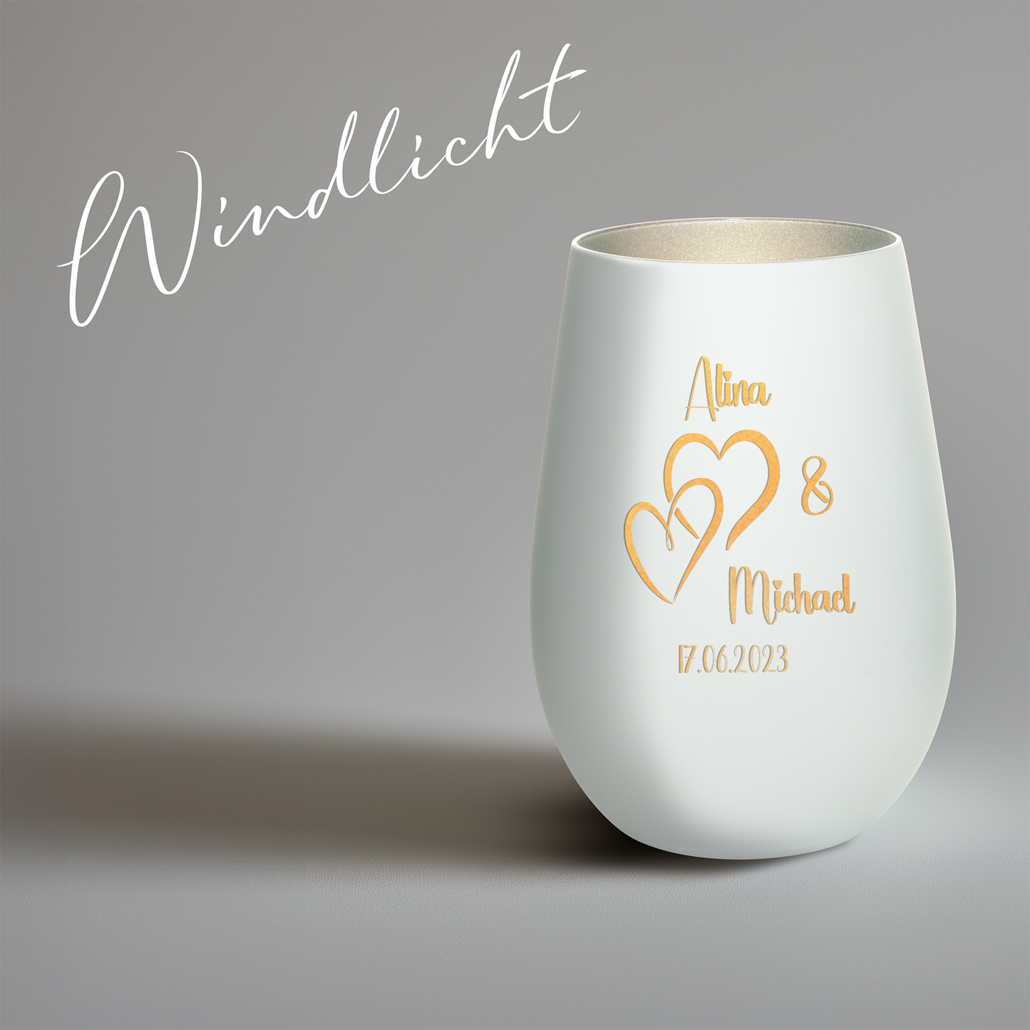 Hochwertiges Glas Windlicht mit Gravur "LIEBES WINDLICHT HERZ1" mit Wunschnamen und Datum in der Farbe Weiß/Silber