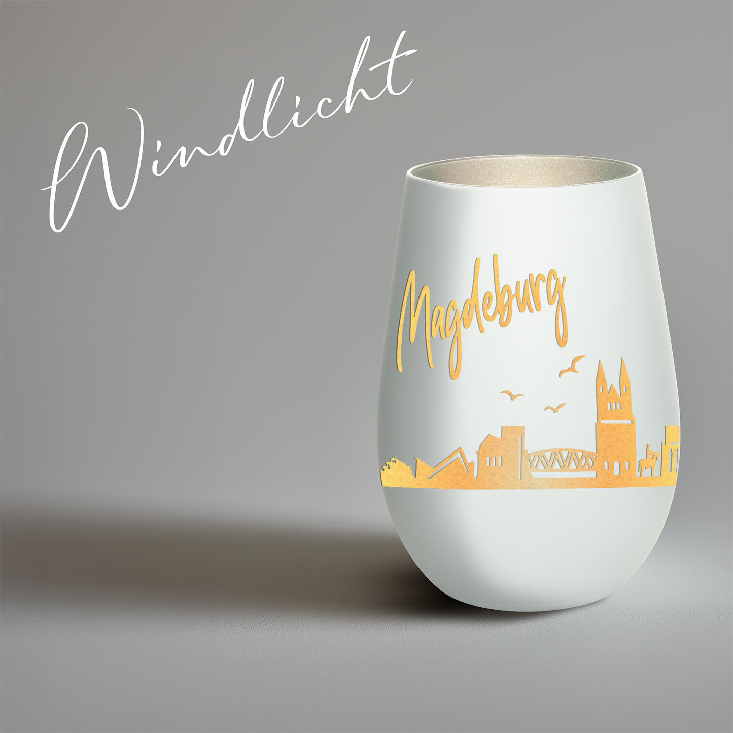 Hochwertiges Glas Windlicht mit Gravur "SKYLINE MAGDEBURG" in der Farbe Weiß/Silber