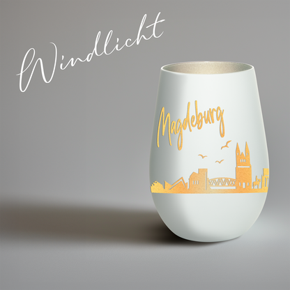 Hochwertiges Glas Windlicht mit Gravur "SKYLINE MAGDEBURG" in der Farbe Weiß/Silber