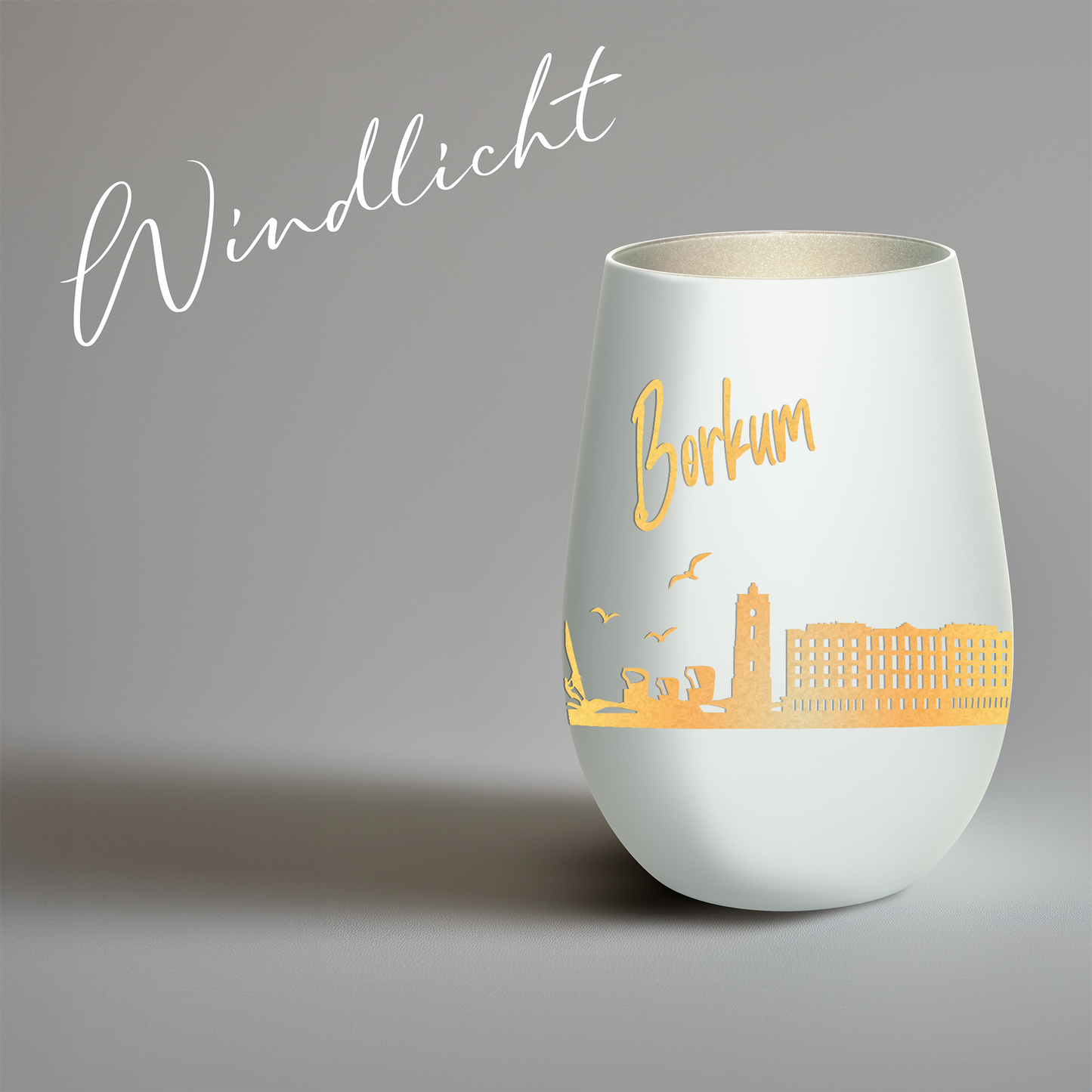 Hochwertiges Glas Windlicht mit Gravur "SKYLINE BORKUM" in der Farbe Weiß/Silber