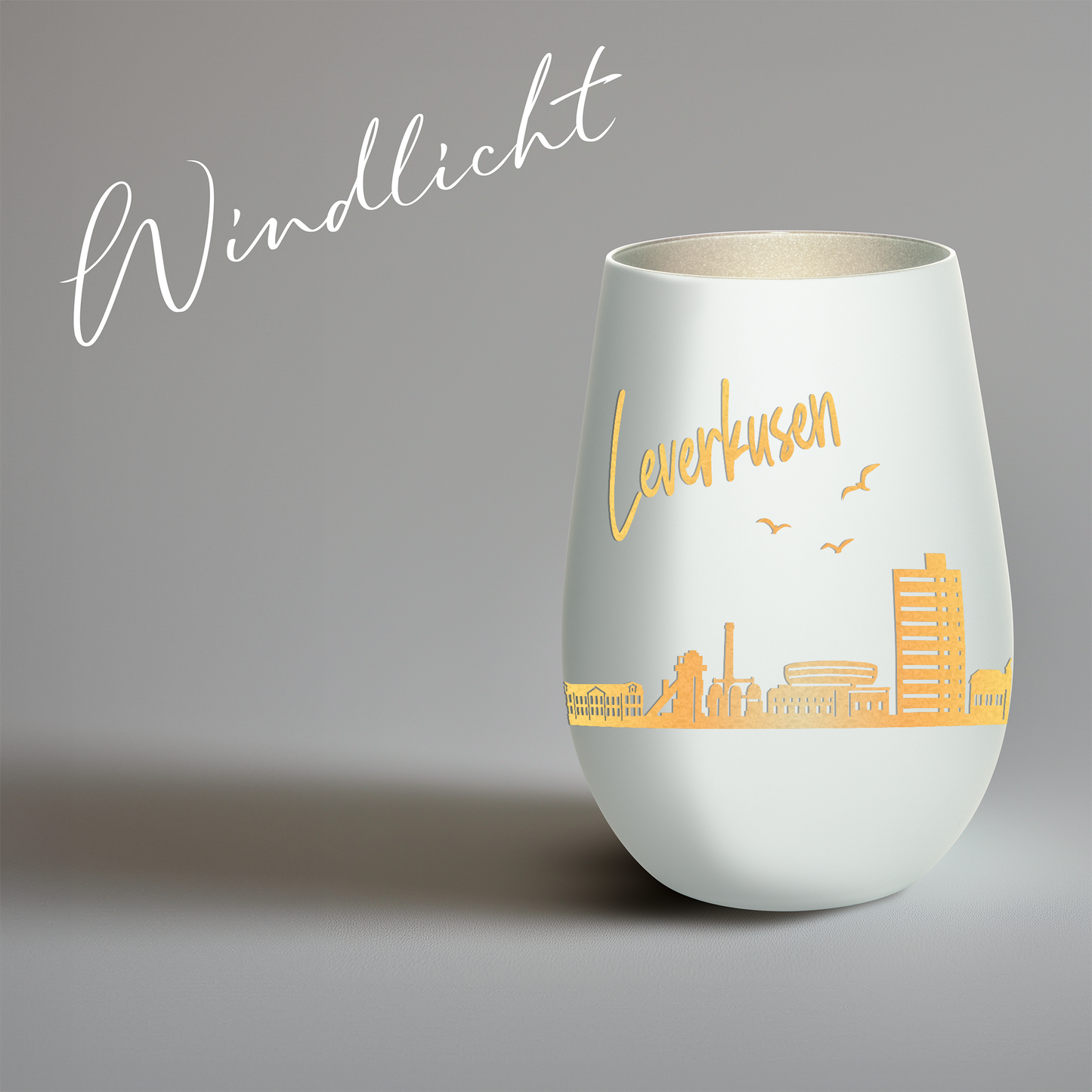Hochwertiges Glas Windlicht mit Gravur "SKYLINE LEVERKUSEN" in der Farbe Weiß/Silber