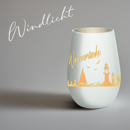 Hochwertiges Glas Windlicht mit Gravur "SKYLINE WARNEMÜNDE" in der Farbe Weiß/Silber