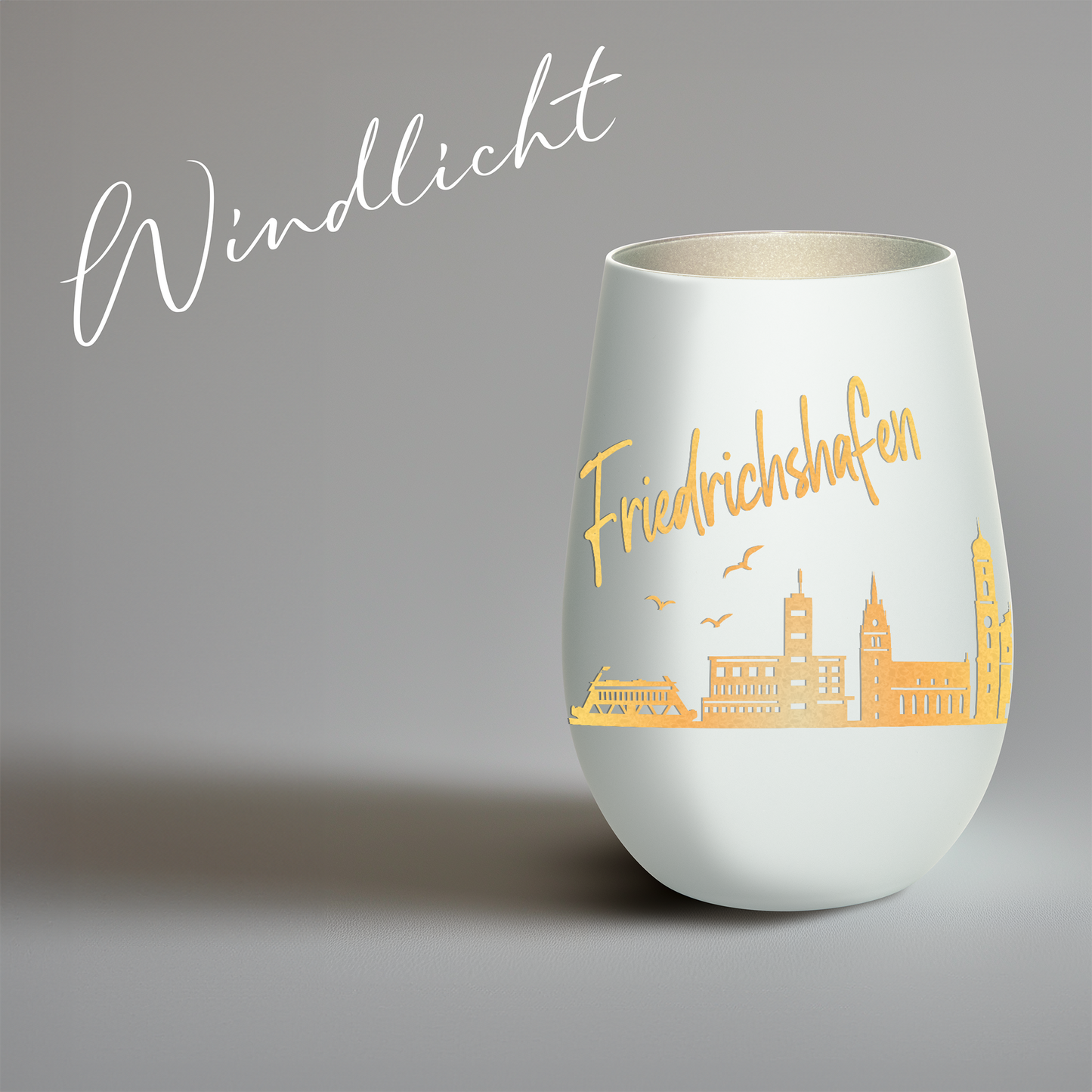 Hochwertiges Glas Windlicht mit Gravur "SKYLINE FRIEDRICHSHAFEN" in der Farbe Weiß/Silber