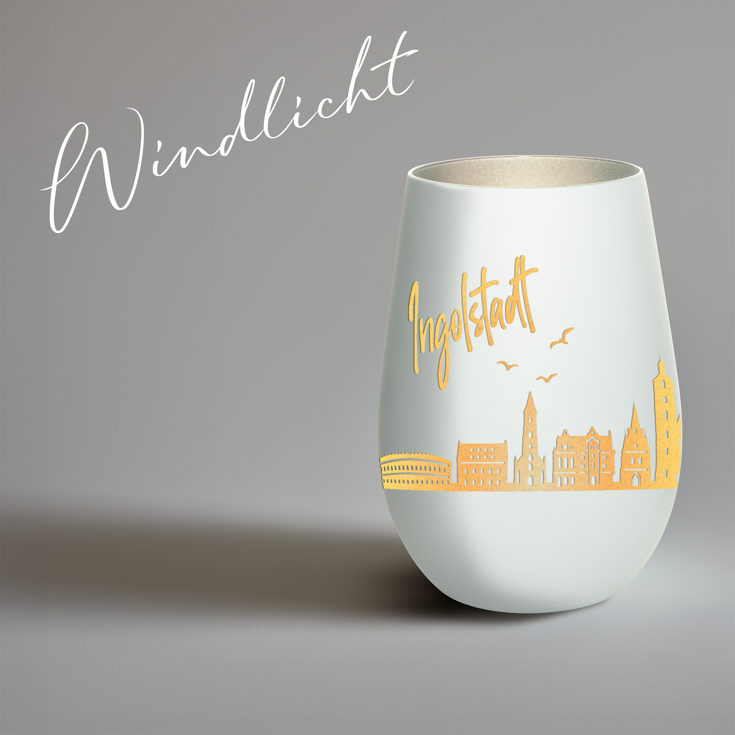 Hochwertiges Glas Windlicht mit Gravur "SKYLINE INGOLSTADT" in der Farbe Weiß/Silber