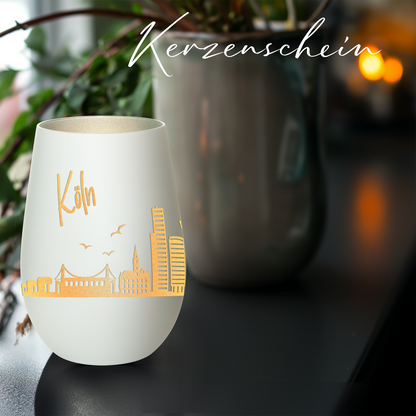 Hochwertiges Glas Windlicht mit Gravur "SKYLINE KÖLN" in der Farbe Weiß/Silber