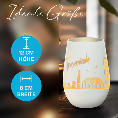 Hochwertiges Glas Windlicht mit Gravur "SKYLINE TRAVEMÜNDE" in der Farbe Weiß/Silber