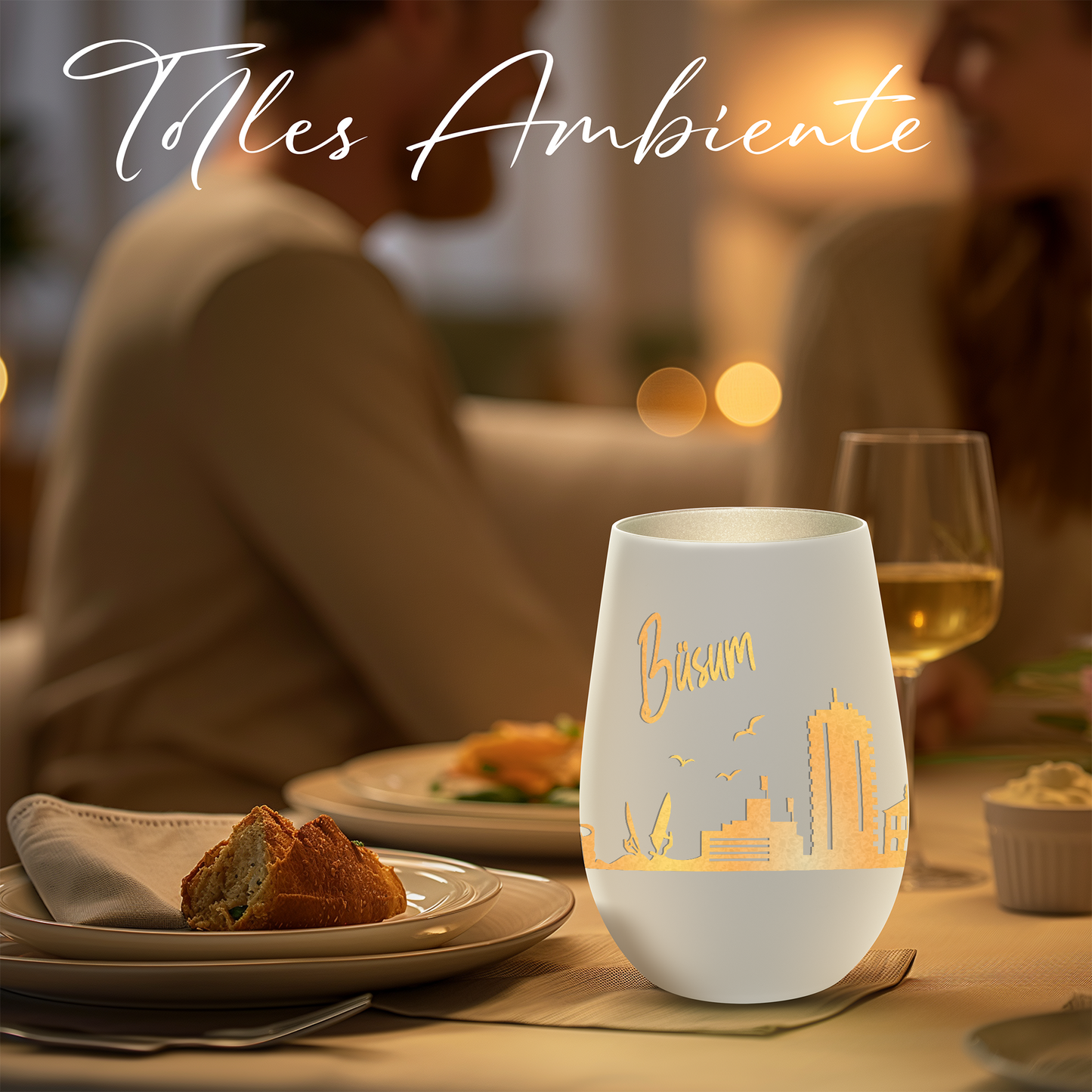 Hochwertiges Glas Windlicht mit Gravur "SKYLINE BÜSUM" in der Farbe Weiß/Silber
